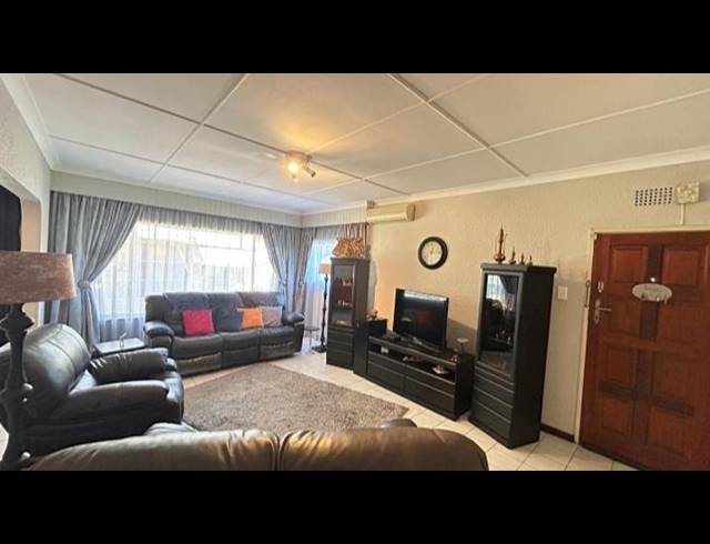 3 BEDROOM HOUSE FOR SALE IN WITFIELD